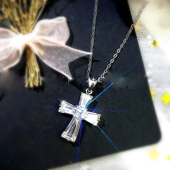 Huitan Jednoduchý Stylový Kříž Přívěsek Náhrdelníky pro Ženy, Náměstí/Lichoběžníkové Bílá CZ Luxusní svatební Svatební Šperky 2021 Trendy